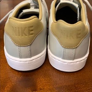 Nike Shoes - Nike tennis shoe Nike Shoes - Nike tennis shoe